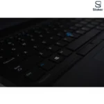 نمای نزدیک از صفحهکلید و طراحی بدنه لپ تاپ Dell Precision 3520